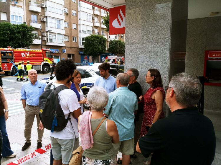 Incendio de Valencia: 120 viviendas afectadas, 11 atendidos por inhalación de humo y los vecinos convocados a una reunión a las 20h