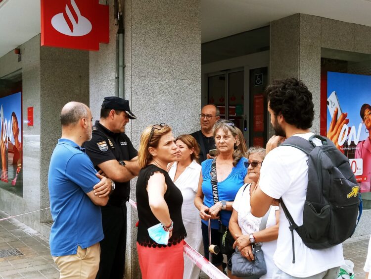 Incendio de Valencia: 120 viviendas afectadas, 11 atendidos por inhalación de humo y los vecinos convocados a una reunión a las 20h