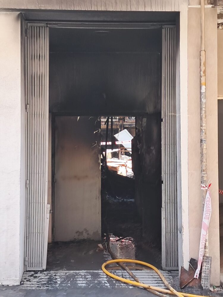 El Ayuntamiento atiende en la Universitat Popular de Ayora a los vecinos afectados por el incendio de la avinguda del Port