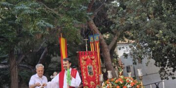 La Cofradía de San Cristóbal celebra a su patrón en la barriada de la Calle Alboraya