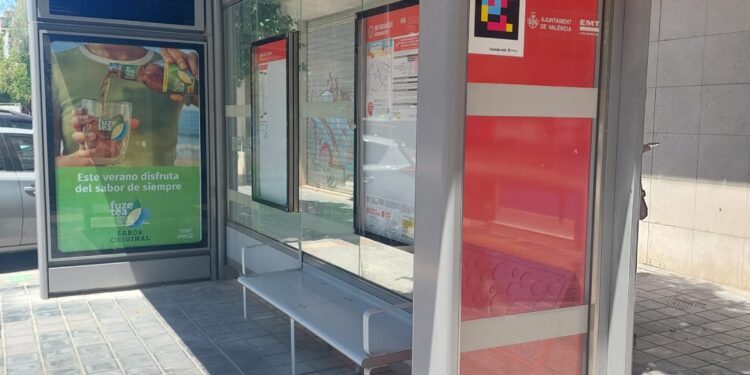 Los vecinos de Ayora exigen que Catalá no les abandone con la línea 32 de EMT Valencia 1 Los vecinos de Ayora exigen que Catalá no les abandone con la línea 32 de EMT Valencia