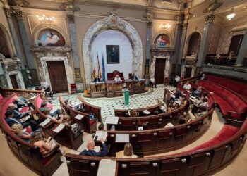 Un pleno sin la alcaldesa, y con un parón para comer, que ha ido mucho más fluido y sosegado