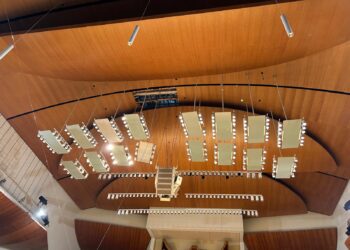 Se rompe un panel del techo de la Sala Iturbi del Palau de la Música de Valéncia
