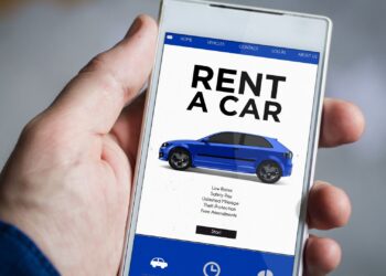 Denunciadas cinco grandes compañías de alquiler de coches por cláusulas abusivas y falta de transparencia