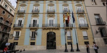 Mompó se ve obligado a prorrogar los presupuestos de la Diputació de Valéncia tras el "no" de Vox y la izquierda