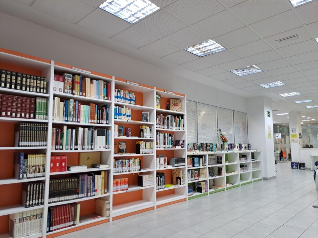 Incendio de Valencia: Preocupa por si el incendio de la Av del Puerto ha afectado a la Biblioteca Municipal Casp i Verger 3 biblioteca Casp i verger vlc