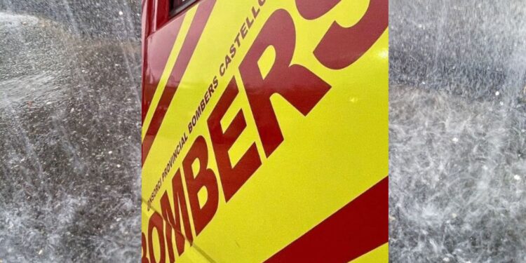 Bomberos de Castellón desplegados para rescatar a personas atrapadas en sus vehículos en diversos puntos por el temporal