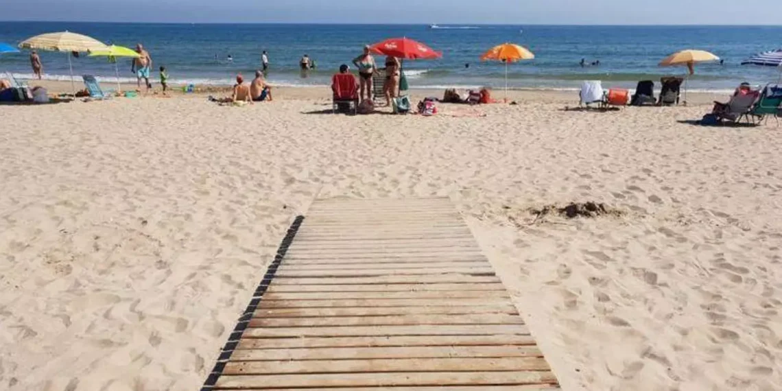 Segunda alerta en diez días: clausuran de nuevo la playa de Motilla en Sueca por contaminación fecal
