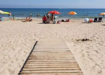 Segunda alerta en diez días: clausuran de nuevo la playa de Motilla en Sueca por contaminación fecal
