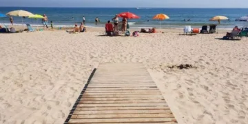 Segunda alerta en diez días: clausuran de nuevo la playa de Motilla en Sueca por contaminación fecal