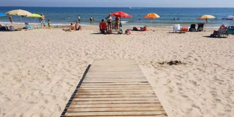 Segunda alerta en diez días: clausuran de nuevo la playa de Motilla en Sueca por contaminación fecal 1 Segunda alerta en diez días: clausuran de nuevo la playa de Motilla en Sueca por contaminación fecal