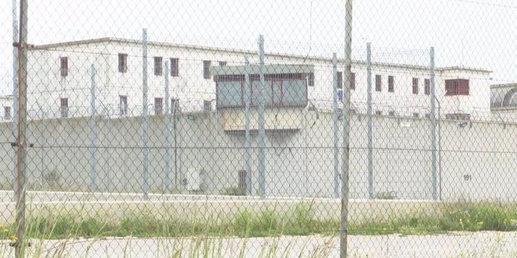 Un preso de máxima seguridad de la cárcel de Picassent logra salir de su celda por un fallo de seguridad 1 Un preso de máxima seguridad de la cárcel de Picassent logra salir de su celda por un fallo de seguridad