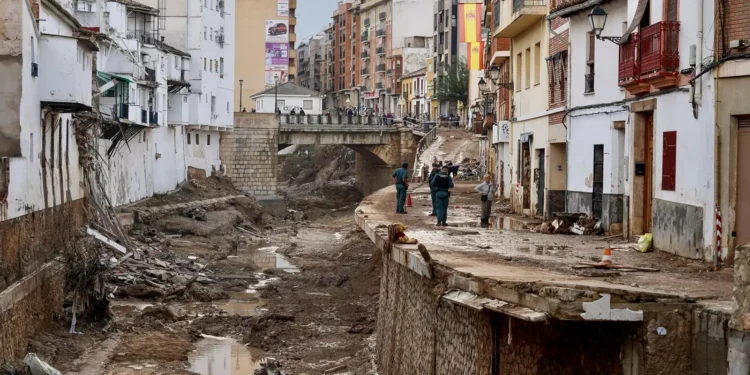La jueza de la DANA exige explicaciones sobre los avisos a bomberos para vigilar barrancos en la provincia de Valencia 1 La jueza de la DANA exige explicaciones sobre los avisos a bomberos para vigilar barrancos en la provincia de Valencia