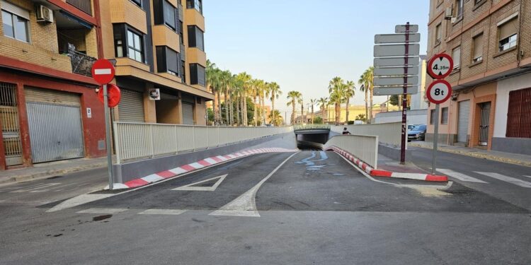 Reabre el túnel que une Alfafar y Benetússer, símbolo de la devastación tras la DANA 1 Reabre el túnel que une Alfafar y Benetússer, símbolo de la devastación tras la DANA