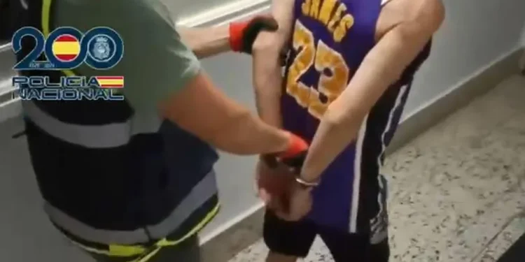 Detenido el presunto autor del asesinato a puñaladas de un hombre en Elche: fue localizado atrincherado en su vivienda 1 Detenido el presunto autor del asesinato a puñaladas de un hombre en Elche: fue localizado atrincherado en su vivienda