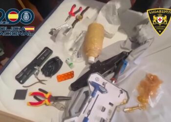 Detenidos dos hombres por cometer 24 robos con fuerza en viviendas de Castellón y Valencia utilizando ácido corrosivo para abrir las puertas