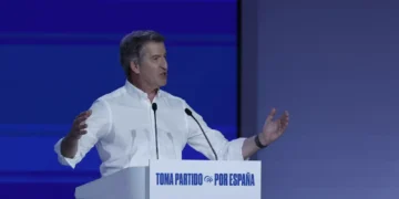 Feijóo es reelegido líder del PP por unanimidad con el compromiso de “reconstruir el país”