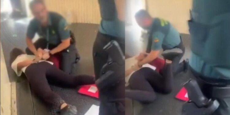 Expulsan de un avión en Valencia a 47 menores franceses judíos: Israel denuncia antisemitismo, pero Vueling y Guardia Civil lo niegan 1 Expulsan de un avión en Valencia a 47 menores franceses judíos: Israel denuncia antisemitismo, pero Vueling y Guardia Civil lo niegan