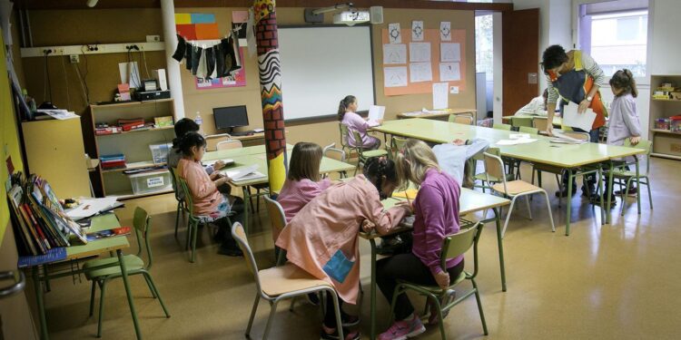 ¿Qué podem fer per a combatre l'adoctrinament catalaniste que estan sofrint els nostres fills en les escoles, instituts i universitats?