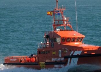 Hallan en el mar de Castellón el cuerpo en descomposición de una mujer con un chaleco salvavidas