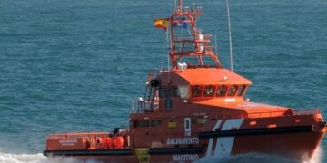 Hallan en el mar de Castellón el cuerpo en descomposición de una mujer con un chaleco salvavidas