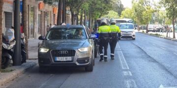 La Policía Local de Valencia intensifica la vigilancia del carril bus-taxi durante todo julio