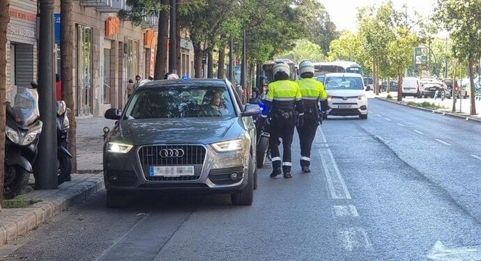La Policía Local de Valencia intensifica la vigilancia del carril bus-taxi durante todo julio 1 La Policía Local de Valencia intensifica la vigilancia del carril bus-taxi durante todo julio