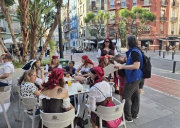 Las despedidas de soltero en Valencia evolucionan: grupos reducidos, sin charangas ni disfraces sexuales