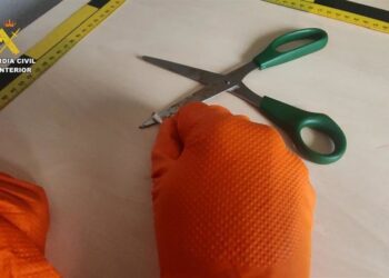 Detenidos en Náquera dos individuos por apuñalar a un vecino y robarle el móvil y la cartera