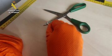 Detenidos en Náquera dos individuos por apuñalar a un vecino y robarle el móvil y la cartera