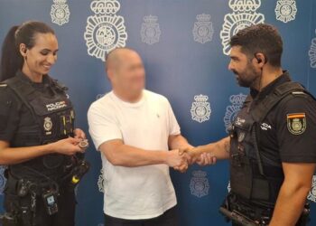 Detenidos cuatro hombres por cometer dos robos con violencia en el centro de Alicante