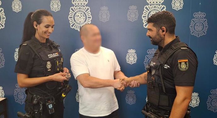 Detenidos cuatro hombres por cometer dos robos con violencia en el centro de Alicante 1 Detenidos cuatro hombres por cometer dos robos con violencia en el centro de Alicante