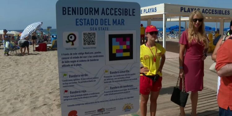 Benidorm instala banderas de playa accesibles para personas ciegas 1 Benidorm instala banderas de playa accesibles para personas ciegas