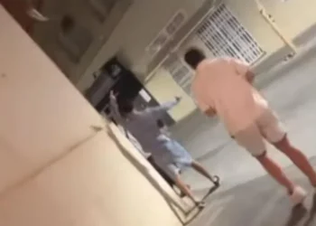 Detenido un menor en Alicante por una agresión homófoba que causó una fractura nasal a la víctima