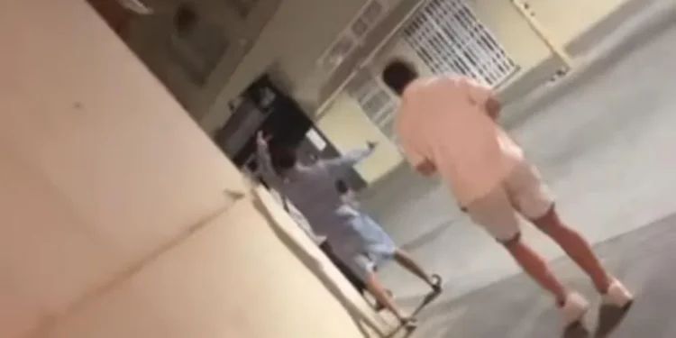 Detenido un menor en Alicante por una agresión homófoba que causó una fractura nasal a la víctima 1 Detenido un menor en Alicante por una agresión homófoba que causó una fractura nasal a la víctima