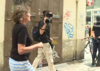 Una mujer denuncia acoso inmobiliario tras ser forzada a abandonar su hogar familiar en Valencia por un fondo buitre