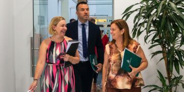 Las víctimas de la DANA reclaman en la Diputación mayor coordinación y justicia en las tareas de reconstrucción
