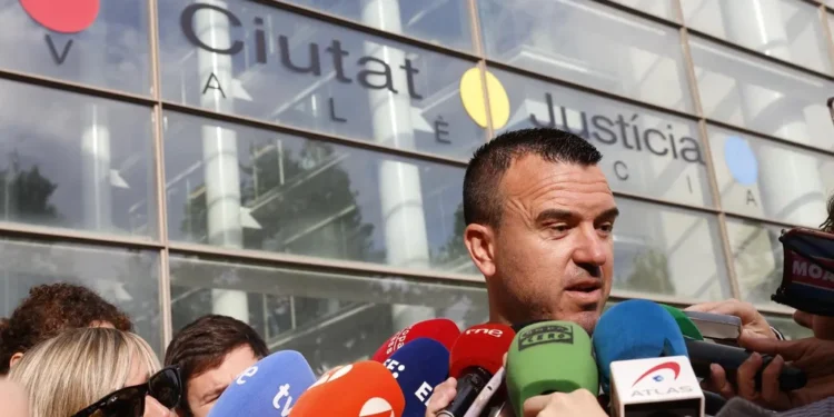 Vicent Mompó declara ante la jueza de la DANA que no tuvo información del barranco del Poyo "hasta la noche" 1 Vicent Mompó declara ante la jueza de la DANA que no tuvo información del barranco del Poyo «hasta la noche»