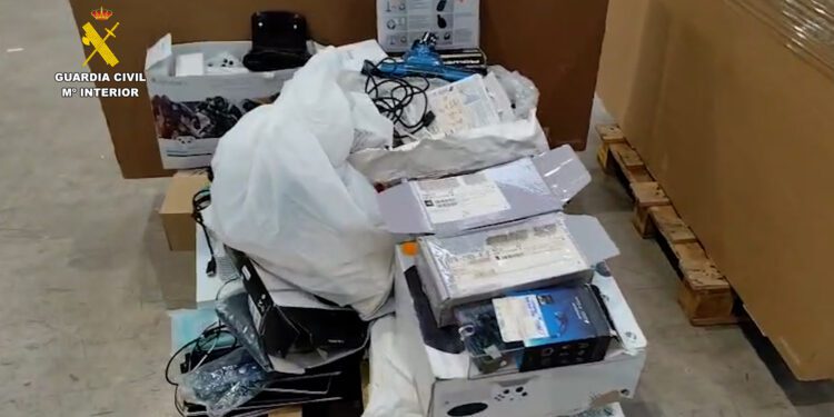 3 detenidos por robar en más de una decena de empresas en Ribarroja del Túria 1 3 detenidos por robar en más de una decena de empresas en Ribarroja del Túria