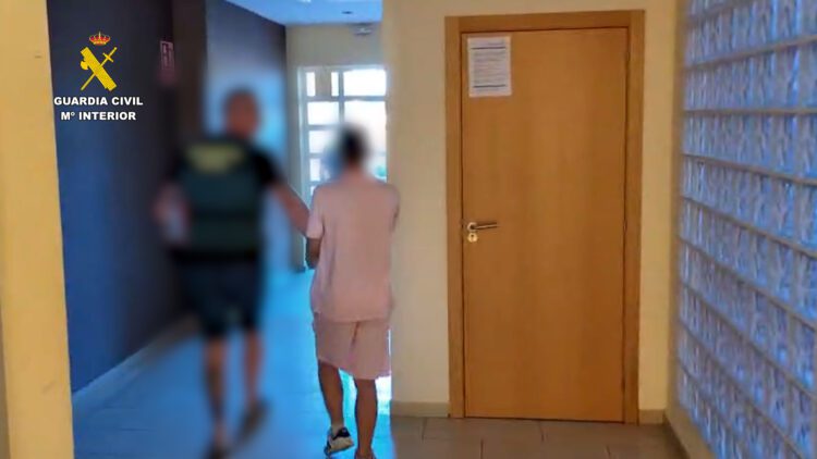 3 detenidos por robar en más de una decena de empresas en Ribarroja del Túria