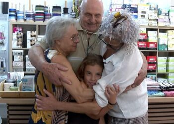 Reabre Casa Paqui, la mercería de Catarroja arrasada por la DANA: «Esta alegría no se puede explicar»