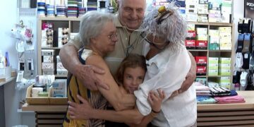 Reabre Casa Paqui, la mercería de Catarroja arrasada por la DANA: «Esta alegría no se puede explicar»