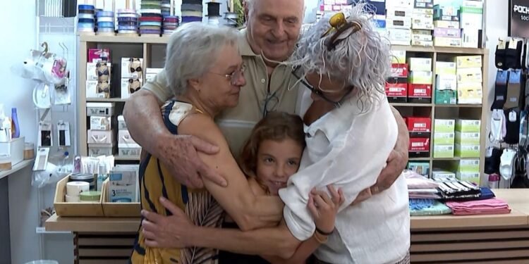 Reabre Casa Paqui, la mercería de Catarroja arrasada por la DANA: "Esta alegría no se puede explicar" 1 Reabre Casa Paqui, la mercería de Catarroja arrasada por la DANA: «Esta alegría no se puede explicar»