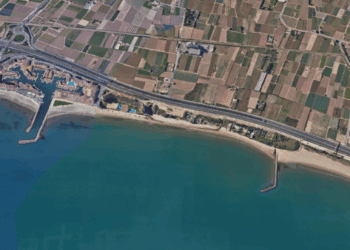 Cerrada al baño la Playa de Port Saplaya Norte