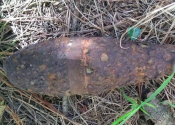 La Armada neutraliza un proyectil de artillería hallado en el Puerto de Valencia