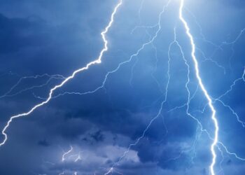 Una mujer en la Marina de Valéncia ha sido alcanzada por un rayo