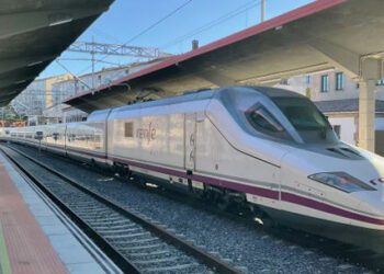 OCU pide una investigación por los incidentes en trenes y aviones