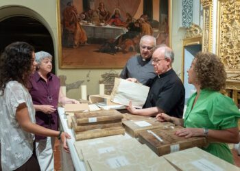 Empresas, entidades, institutos de toda España se unen para restaurar obras de arte y archivos parroquiales afectados por la riada