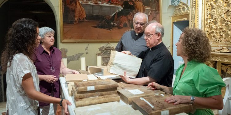 Empresas, entidades, institutos de toda España se unen para restaurar obras de arte y archivos parroquiales afectados por la riada 1 Empresas, entidades, institutos de toda España se unen para restaurar obras de arte y archivos parroquiales afectados por la riada