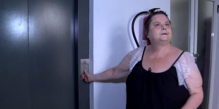 El drama de los ancianos de Paiporta: nueve meses sin ascensor tras la DANA 1 El drama de los ancianos de Paiporta: nueve meses sin ascensor tras la DANA